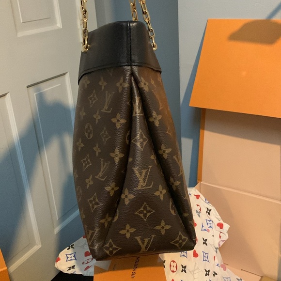 ❌SOLD❌2015 authentic Louis Vuitton Pallas black leather and monogram shoulder - Picture 7 of 17